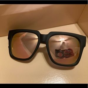 QUAY X CHRISSPY On The Prowl sunnies